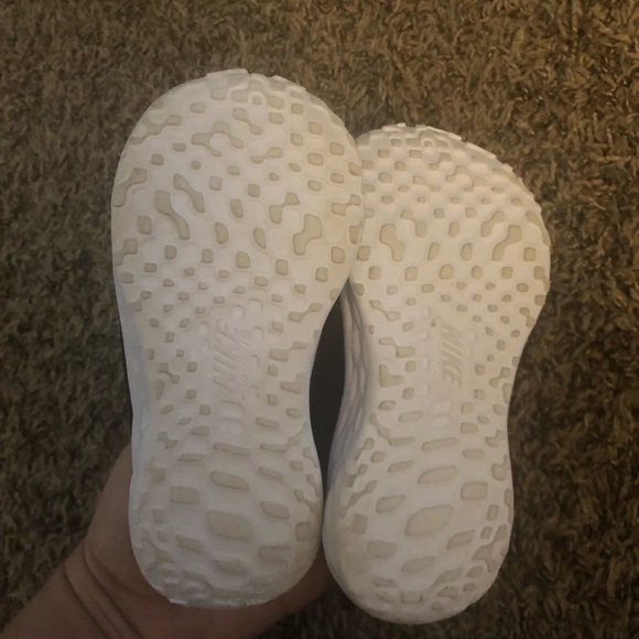 Nice Nike shoes - Picture 5 of 6